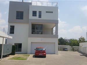 4 Bed Apartment in Bryanston