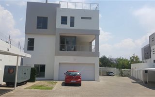 4 Bedroom Apartment in Bryanston