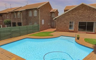 3 Bedroom Apartment in Doornpoort and surrounds