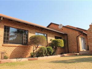 3 Bed Duet in Thatchfield