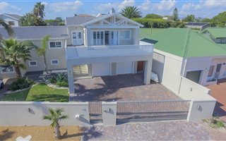 4 Bedroom House in Flamingo Vlei