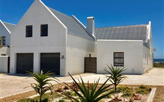 5 Bedroom House in Dwarskersbos
