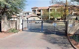 2 Bedroom Apartment in Die Hoewes