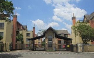 3 Bedroom Apartment in Clubview