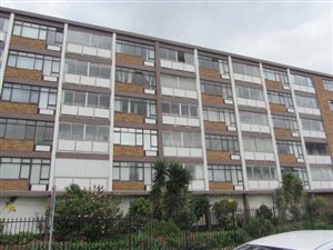 2 Bed Apartment in Somerset West Central