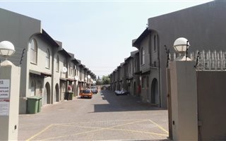 3 Bedroom Duplex in Verwoerdpark