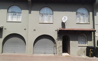 3 Bedroom Duplex in Verwoerdpark