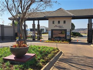 8807 m² Farm in Mooikloof Glen