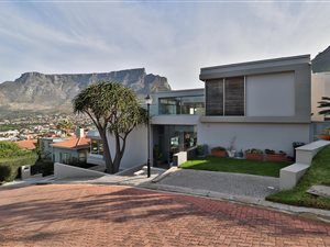 4 Bed House in Tamboerskloof