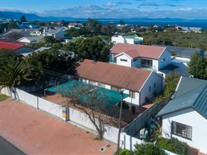 5 Bed House in Westcliff