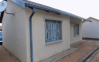 2 Bedroom House in Karino