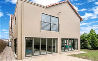 5 Bedroom House in Kyalami Gardens