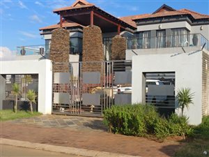 8 Bed House in Lenasia