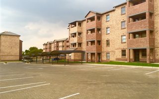 2 Bedroom House in Rooihuiskraal