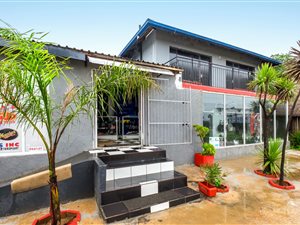 320 m² Office Space in Witpoortjie