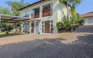 4 Bedroom House in Noordheuwel