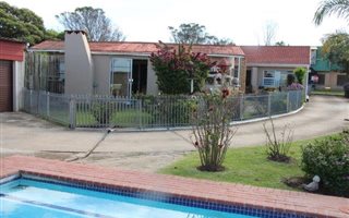 4 Bedroom House in Kaysers Beach