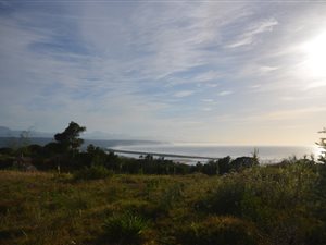 696 m² Land available in The Hill Estate