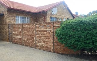 2 Bedroom Townhouse in Garsfontein