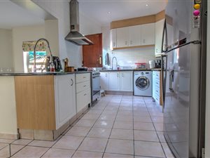4 Bed House in Elma Park