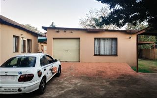 2 Bedroom Garden Cottage in Claremont