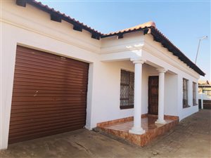 2 Bed House in Etwatwa