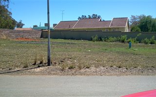 517 m² Land available in Struisbult