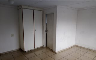 Bachelor apartment in Louis Trichardt