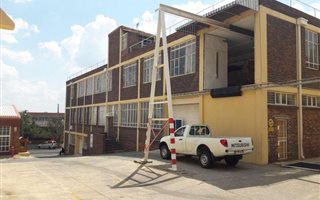 709 m² Industrial space in Industria