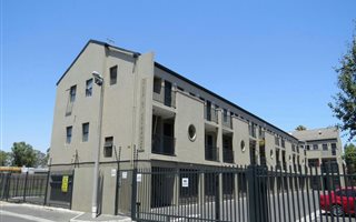 2 Bedroom Apartment in Parow Valley
