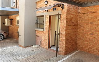 3 Bedroom Townhouse in Helderkruin