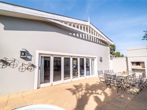 5 Bed House in Oatlands