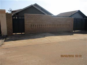 2 Bed House in Protea Glen