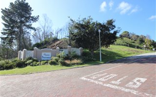 740 m² Land available in Green Pastures
