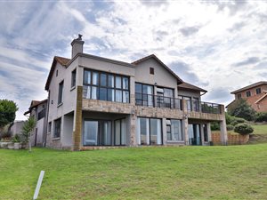 4 Bed House in Mossel Bay Golf Estate