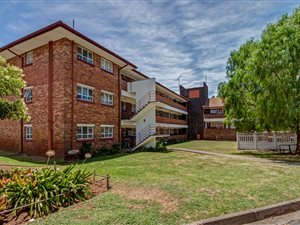 2 Bed Apartment in Vereeniging Central
