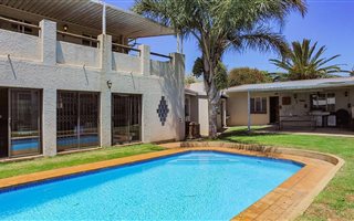 4 Bedroom House in Berton Park