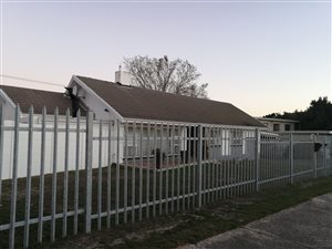 3 Bed House in Blomtuin