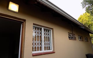 1 Bedroom House in Bromhof