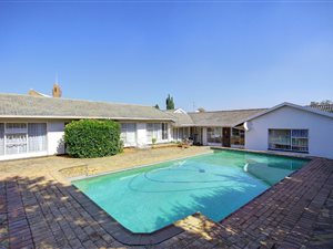 4 Bed House in Horison Park