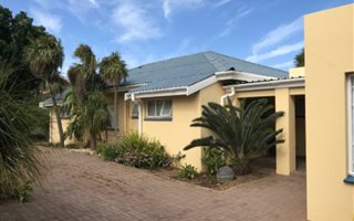 8 Bed, Bed and Breakfast in Jeffreys Bay