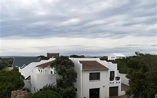 4 Bedroom House in Paradise Beach