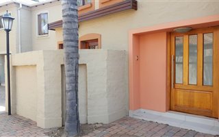 4 Bedroom Townhouse in Woodhill