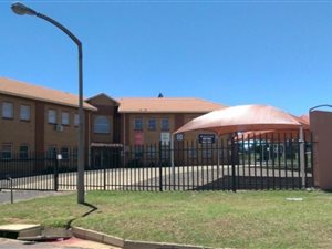 150 m² Commercial space in Horison Park