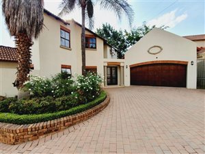 4 Bed House in Waterkloof Ridge