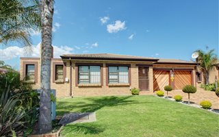 3 Bedroom House in Sonstraal East