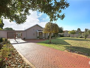 3 Bed House in Edelweiss