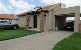 2 Bedroom Townhouse in Helderwyk Estate
