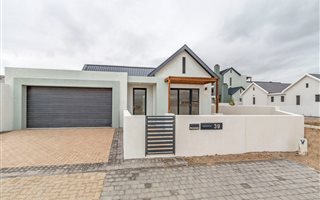 4 Bedroom House in Sitari