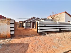 2 Bed House in Protea Glen